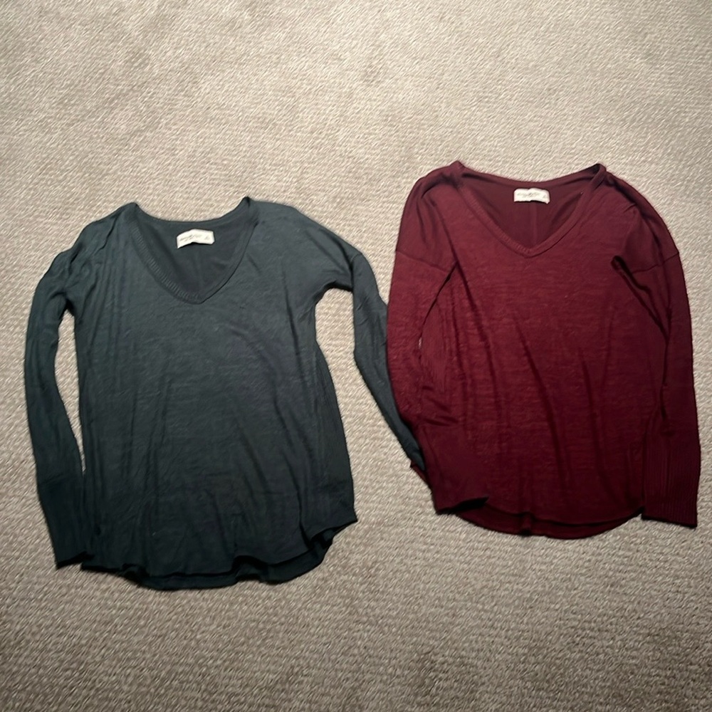 Lot of 2 Abercrombie & Fitch Soft A&F Cozy Long Sleeve V Neck Tees Woman’s Small